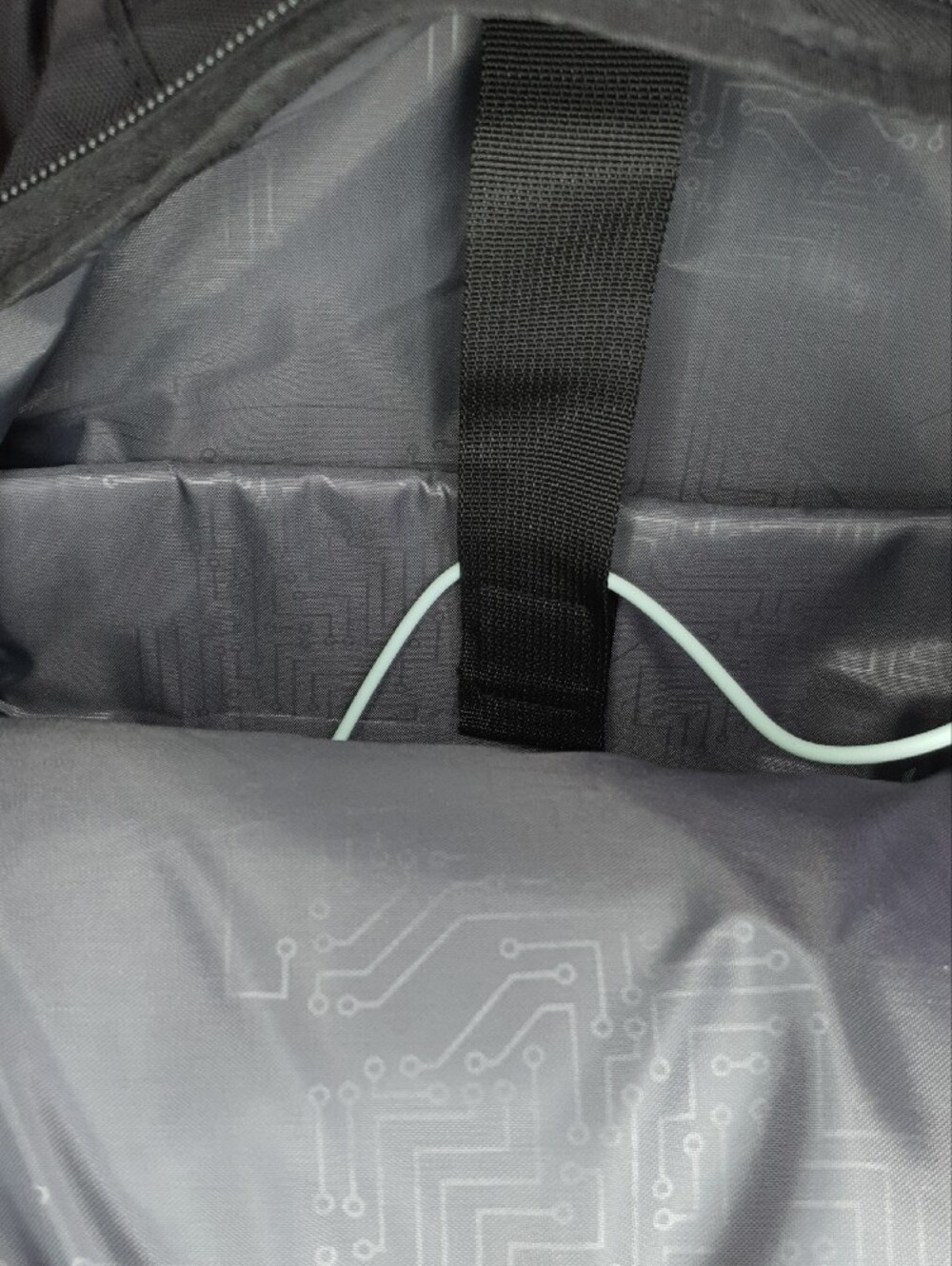 Swissdigital Design Laptop Backpack with USB Charging Port Travel Backpack NWT - Picture 6 of 16